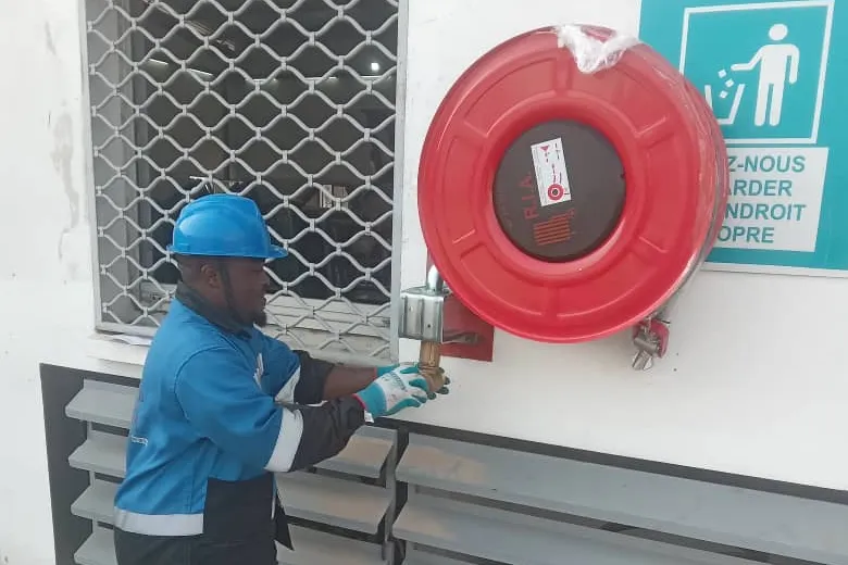 Systèmes de sécurité incendie — Dimensionnement, fourniture et installation des systèmes de sécurité incendie (détection, extinction — gaz, mousse — et signalisation).